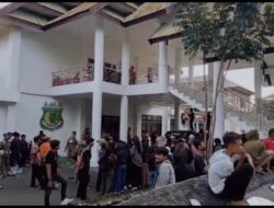 Mahasiswa Unjuk Rasa DPRD Pinrang Minta Usut Mafia BBM