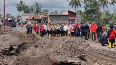 PMI kerahkan 10 Unit Mobil Tangki Air Untuk Distribusi Air KepadaKorban Banjir Bandang di Sumbar