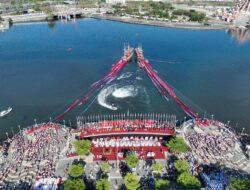 Upacara HUT RI di Makassar 7.900 Meter Bendera Merah Putih Membentang di Pantai Losari