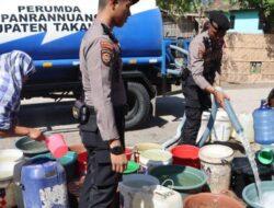 Polres Takalar Bantu Warga Yang Kesulitan Dapatkan Air Bersih