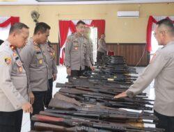 Itwasda Dan Bidpropam Polda Sulsel Periksa Senjata Api Beserta Amunisi Anggota Di Polres Wajo
