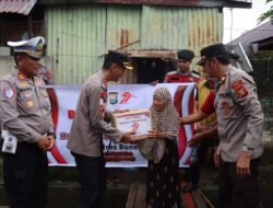 Jelang  HUT Bhayangkara ke-79, Polres Bone Gelar Baksos Untuk Keluarga Kurang Mampu